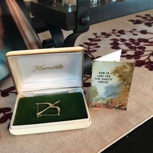 Vintage Krementz 14 K Gold Overlay Brooch Pin Bow Arrow Archer